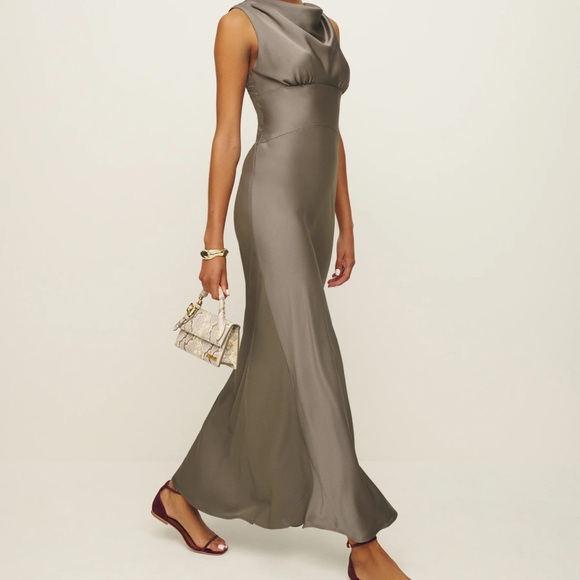 Elegant Sleeveless Dress